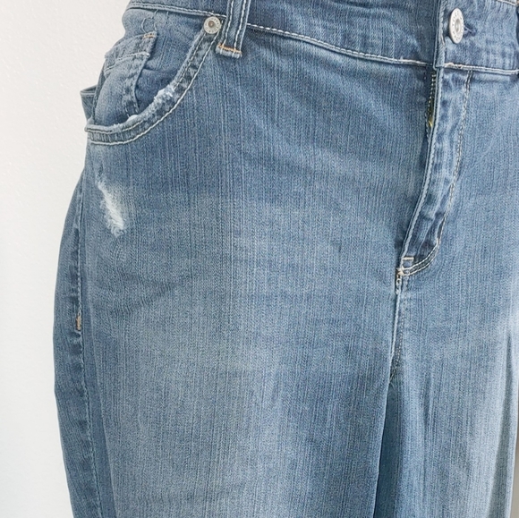 TORRID JEANS 24 Pre- Owned - Picture 5 of 16